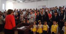 Stire din Cultură-Educație : Primarul care a inaugurat un amfiteatru de liceu, alături de elevi