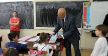 Stire din Politică-Administrație : Primarul Gheorghe Hânsă a dăruit cărți elevilor din Cernavodă
