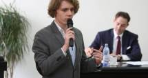 Stire din Cultură-Educație : "Milionul pe care vi l-am dat nu e pomană, ci vrem să vă ajutăm!"