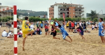 Stire din Sport : Primul campionat național de handbal pe plajă are loc în acest week-end, în Mamaia