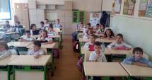 Stire din Cultură-Educație : Elevii de clasa a II-a au trecut hopul primului examen. Ce subiecte au avut de rezolvat