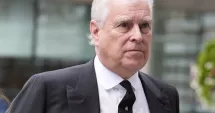 Stire din Actualitate : Fostul Prinţ Andrew, arestat de ziua lui. Ar fi divulgat informații confidențiale lui Jeffrey Epstein