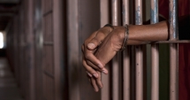 Stire din Eveniment : Un bărbat eliberat din închisoare în baza recursului compensatoriu și-a omorât vecinul. Criminalul se întoarce iar după gratii