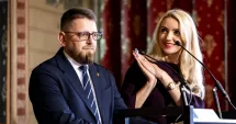 Stire din Actualitate : Doi procurori români implicați în recuperarea coifului de la Coțofenești
