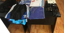 Stire din Eveniment : Păcăleau trecătorii  cu produse "de firmă"