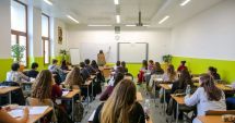 Stire din Eveniment : Profesoară bătută cu sălbăticie de o elevă de 16 ani în incinta liceului. Femeia a ajuns la spital