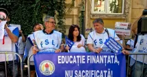 Stire din Cultură-Educație : Profesorii, sătui de promisiuni, protestează la Ministerul Educației