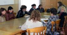 Stire din Cultură-Educație : Ce profesori nu primesc cei 700 lei