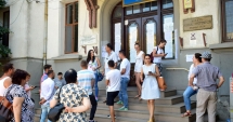 Stire din Cultură-Educație : Profesorii amenință cu proteste: "În educație nu faci performanță cu profesori care nu sunt plătiți corect!"