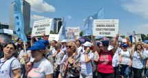 Stire din Cultură-Educație : Școala începe cu proteste. Mulți profesori lasă mâine catedra pentru a ieși în stradă