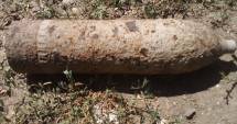 Stire din Eveniment : Proiectil exploziv găsit la marginea unui islaz