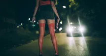 Stire din Eveniment : Amenzi record pentru prostituție. Prostituatele nu plătesc și nici nu prestază muncă în folosul comunității