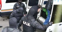 Stire din Eveniment : Presupuşi proxeneţi şi traficanţi de persoane, arestaţi. Ar fi racolat fete și le-ar fi trimis în Danemarca să se prostitueze