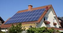 Stire din Economie : Prosumatorii vor primi mai puţini bani pentru energia livrată în reţea