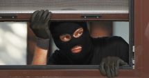 Stire din Eveniment : Sfaturile polițiștilor pentru a preveni furturile de locuințe: "Trebuie bariere fizice și psihice!"