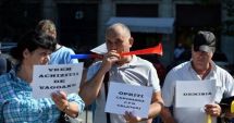 Stire din Actualitate : Zeci de CFR-işti protestează în faţa Ministerului Transporturilor