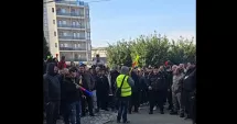 Stire din Eveniment : Haos la Târgu Jiu. Minerii și energeticienii blochează traficul în semn de protest