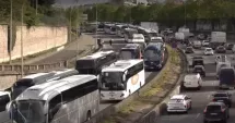 Stire din Actualitate : Protest masiv pe centura Parisului. Transportatorii cer soluții pentru prețurile la combustibil