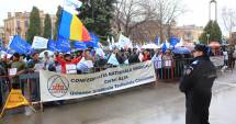 Stire din Social : PRIMĂRIA CONSTANȚA, BLOCATĂ. SUBALTERNII LUI MAZĂRE AU IEȘIT ÎN STRADĂ