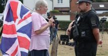 Stire din Actualitate : Proteste anti-imigrație la Londra: mai mulți bărbați mascați au încercat să intre cu forța într-un hotel
