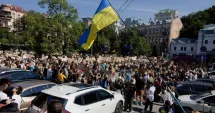 Stire din Actualitate : Proteste în Ucraina după demiterea ministrului Apărării. Zelenski, criticat de opoziție