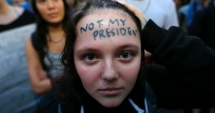 Stire din Actualitate : Continuă protestele de amploare, după alegerea lui Donald Trump