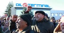 Stire din Economie : Galerie foto. Protestul angajaților din Oil Terminal a dus la demiterea consiliului de administrație