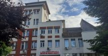 Stire din Eveniment : Două adolescente de 13 şi 15 ani au ajuns la spital cu entorse, în urma unei provocări de pe TikTok