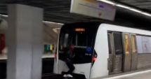 Stire din Eveniment : Provocarea “Subway Surfers” a ajuns la metrou în București. Inconștiența tinerilor ar putea fi fatală