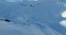 Stire din Social : Pericol uriaș de avalanșă. Turiștii sunt avertizați să evite traseele montane