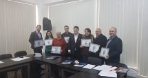 Stire din Economie : Publicul și ziariștii au botezat un velier. I-au dat frumosul nume "Speranța"