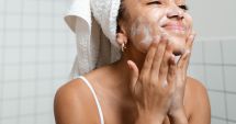 Stire din Sănătate : Exfoliați-vă corect fața, pentru a scăpa de punctele albe!