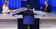Stire din Actualitate : Cerere în căsătorie mai puțin obișnuită. Un jurnalist și-a cerut iubita de soție la conferința lui Putin
