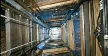Stire din Eveniment : CLIPE TERIBILE PENTRU UN CONSTĂNȚEAN! A ajuns la spital după ce a căzut în puțul unui lift