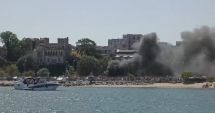 Stire din Eveniment : UPDATE Momente de panică în Portul Tomis, aproape de Plaja Modern. Două mașini au luat foc