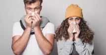 Stire din Sănătate : Răceala vă poate afecta și ochii. Soluții pentru a reduce disconfortul