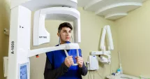 Stire din Sănătate : Rolul radiografiilor dentare în diagnosticarea problemelor ascunse ale dinților