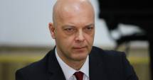 Stire din Cultură-Educație : Răducu Popescu avea dreptul să-și examineze colegii!