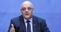 Stire din Actualitate : Raed Arafat încinge internetul. Vrea limitarea accesului copiilor și adolescenților la rețelele de socializare