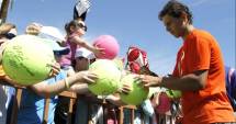 Stire din Sport : Nadal a jucat tenis cu copii defavorizați din cartierele sărace din Buenos Aires