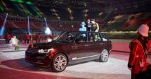 Stire din Actualitate : Cum arată SUV-ul decapotabil dedicat Reginei Marii Britanii