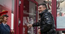 Stire din Sport : Clubul FC Rapid a redeschis, după 30 de ani, fan-shop-ul din Gara de Nord