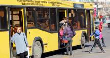 Stire din Social : RATC. Abonamentele gratuite pentru pensionari, distribuite odată cu pachetele cu alimente