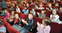 Stire din Cultură-Educație : Duminică, toții copiii merg la teatru!