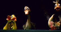 Stire din Cultură-Educație : "Rățușca cea urâtă"  și "Peter Pan" îi așteaptă pe copii la teatru