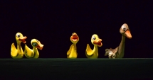 Stire din Cultură-Educație : "Rățușca cea urâtă", spectacol  la Teatrul pentru copii
