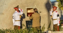 Stire din Actualitate : Raul Castro a depus cenușa fraților mai mari  în cavoul familiei