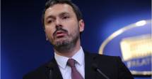 Stire din Politică-Administrație : Un ministru delegat în Guvernul Ponta își anunță RETRAGEREA