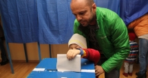 Stire din Politică-Administrație : Referendumurile locale vor fi organizate doar odată  cu alegerile pentru primari. Guvernul a schimbat legea