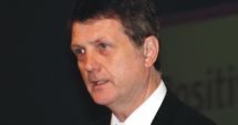Regatul Unit: Europarlamentarul Gerard Batten, președinte al OKIP